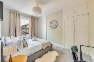 Beautiful 5 Bedroom 4 Bathroom House - FreeParking Vacation rental in London Borough of Richmond upon Thames