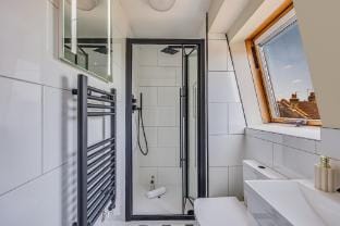 Beautiful 5 Bedroom 4 Bathroom House - FreeParking Vacation rental in London Borough of Richmond upon Thames