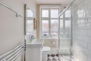 Beautiful 5 Bedroom 4 Bathroom House - FreeParking Vacation rental in London Borough of Richmond upon Thames