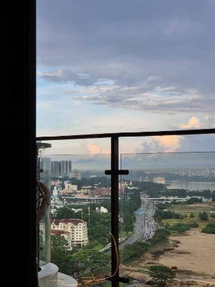 [8 Pax 3 Room 3 Baths] Funky Pop Art Seaview Home Apartment in Johor Bahru