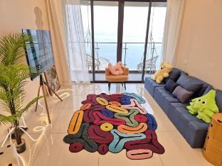 [8 Pax 3 Room 3 Baths] Funky Pop Art Seaview Home Apartment in Johor Bahru