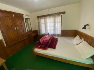 Rockway hostel Vacation rental in Manali