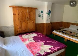 Rockway hostel Vacation rental in Manali