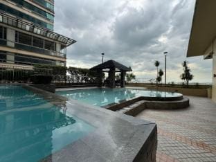Beachfront U.S. Embassy Family Retreat. Apartment in Manila City