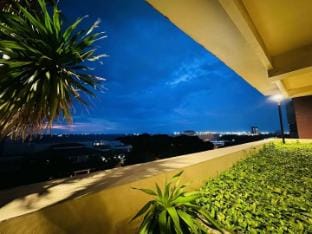 Beachfront U.S. Embassy Family Retreat. Apartment in Manila City