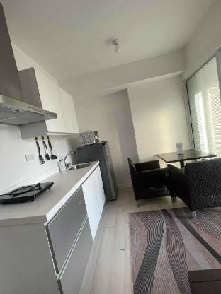 Sunset and Breeze by Azure - Overlooking Unit Vacation rental in Paranaque