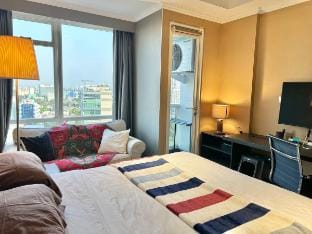 Modern, Expat-Friendly Menteng Park Suite Vacation rental in Jakarta