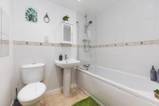 Spacious 2 Bed flat /Parking near Wembley Stadium Vacation rental in Wembley