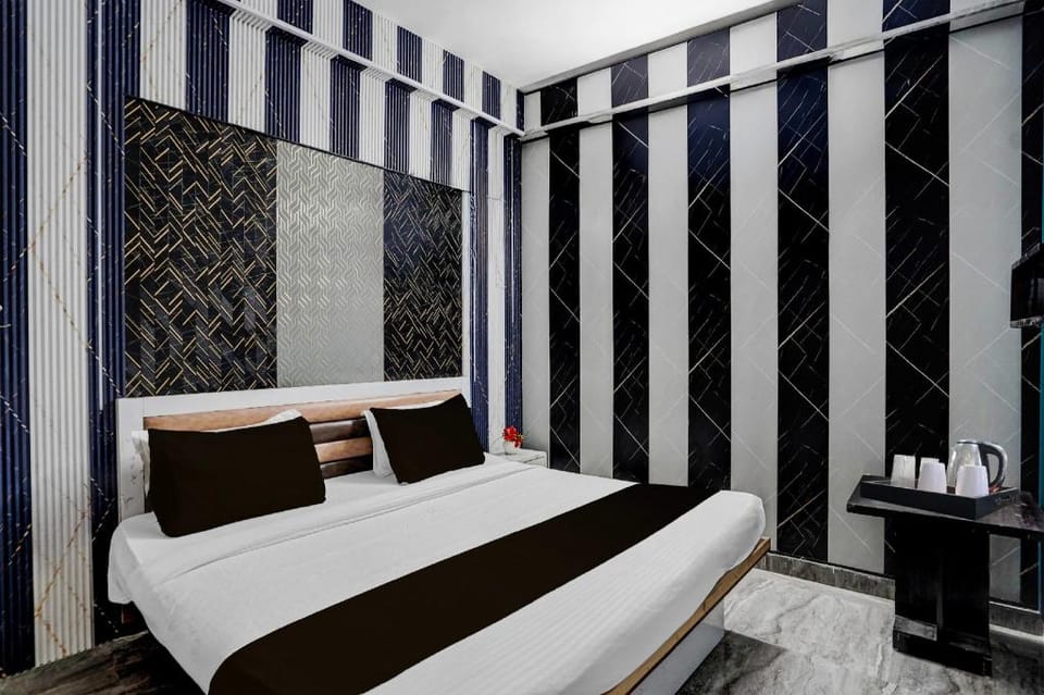 Hotel O Sector 121 Gaur City Mall Noida Formerly Royal FNG Hotel in Noida