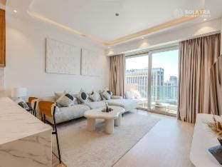 Amazing Balcony Views at Luxury Dubai Marina Apt Vacation rental in Dubai