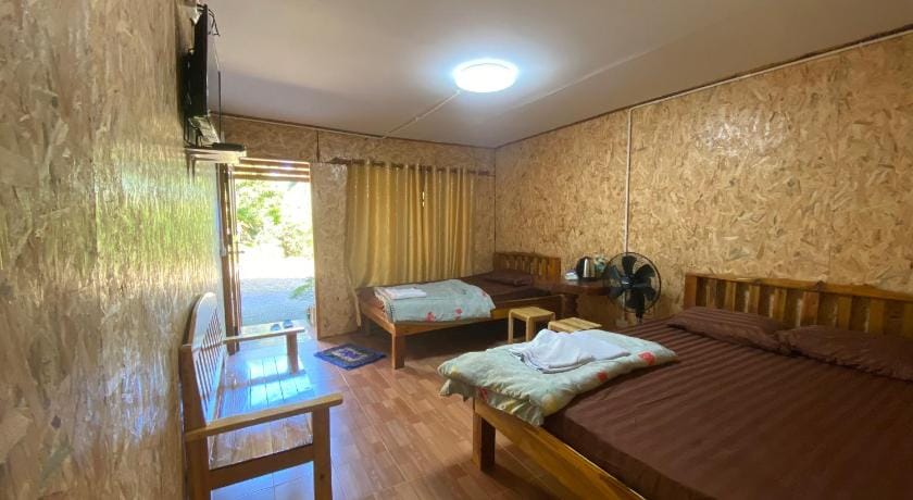 ครัวบ้านไม้สักโฮมสเตย์ เขาวงพระจันทร์ Resort in Laos
