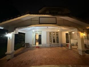 JB Mount Austin Big Group Stay 14Pax Near CIQ Vacation rental in Johor Bahru