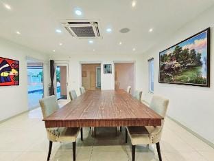 5BR luxury poolvilla with gym 15min-walking street Vacation rental in Pattaya City