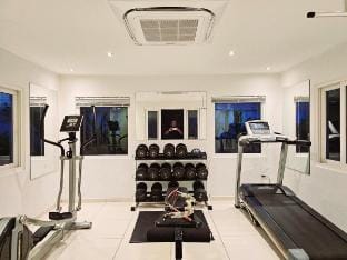5BR luxury poolvilla with gym 15min-walking street Vacation rental in Pattaya City