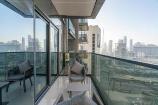 Skyline Vibes | Modern 2BR in Dubai Vacation rental in Dubai