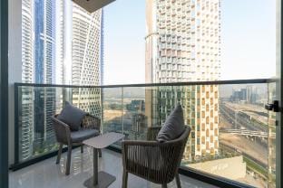 Skyline Vibes | Modern 2BR in Dubai Vacation rental in Dubai