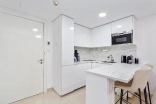 Stylish & Elegant Studio | Rooftop Pool & Jacuzzi Vacation rental in Dubai