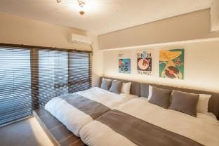 Walk to Namba｜3min to station｜63㎡ 2BR Apt sleeps 6 Vacation rental in Osaka