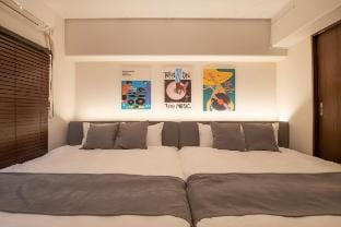Walk to Namba｜3min to station｜63㎡ 2BR Apt sleeps 6 Vacation rental in Osaka