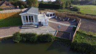 Parkside Fishery Luxury tent in England