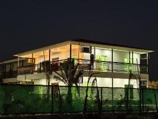 Beautiful Farmhouse for couples Vacation rental in Noida