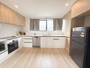 Experience Luxury Living in a New Terrace House Vacation rental in Auckland