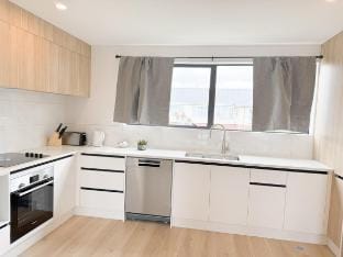 Experience Luxury Living in a New Terrace House Vacation rental in Auckland
