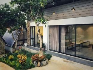 Small Mango House Vacation rental in Laos