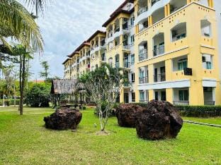 Desaru Family Suite Pool View 5GWiFi NetFlix 3A05 Vacation rental in Johor