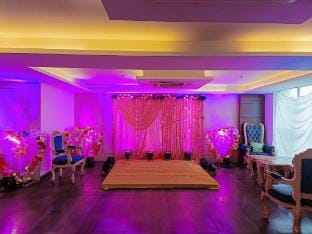 Siddha Xanadu Studio Pool Near CC2 mall Airport Apartment in Kolkata