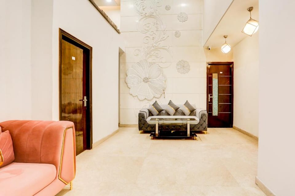 Super Hotel O Golden key Hotel in Delhi