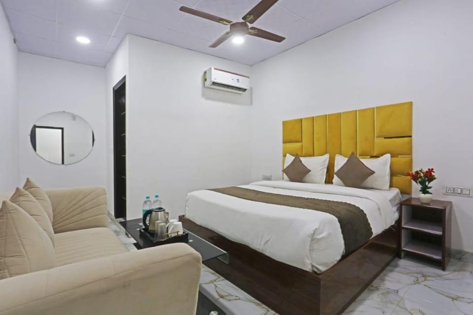 Hotel golden inn Hotel in Delhi