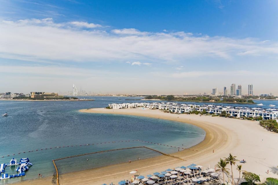 Your Private Beach with Sea View & Crib - Palm 2BR Hotel in Dubai