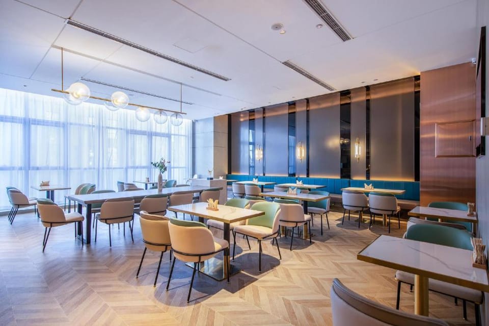 Atour Hotel Tianjin Binhai West Railway Station Hotel in Tianjin