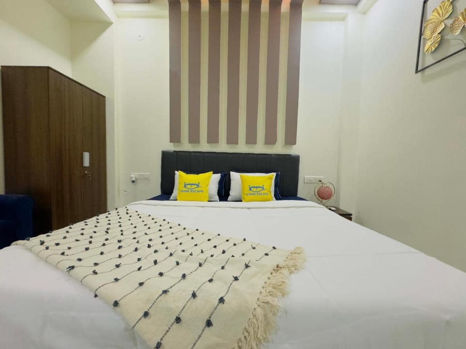 Home Escape 2BHK Casa Near Mahakal - City Centre Apartment in India