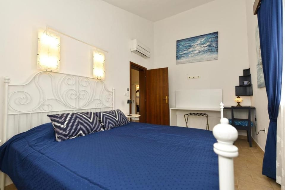 Charming flat with shared pool Apartment in Peroj