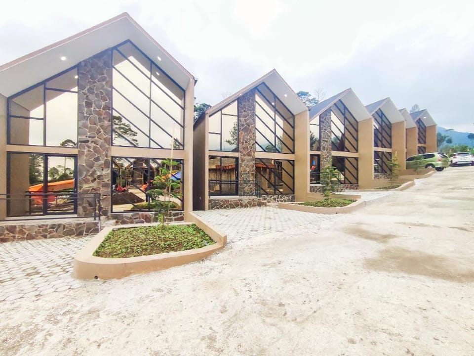 Napoleon Hills Tambi Tea Gardens View RedPartner Hotel in Indonesia