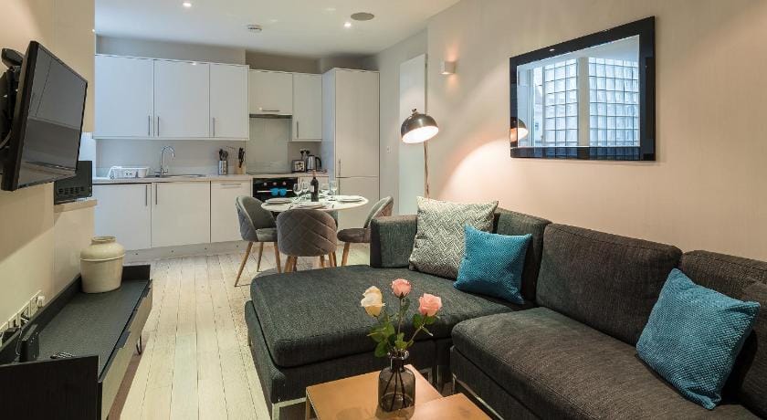 Fitzrovia Charlotte Street by Viridian Apartments Hotel in London Borough of Islington