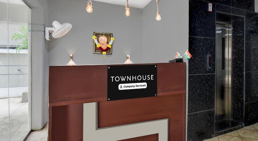 Townhouse Sapphire Star Chappan Market Hotel in India