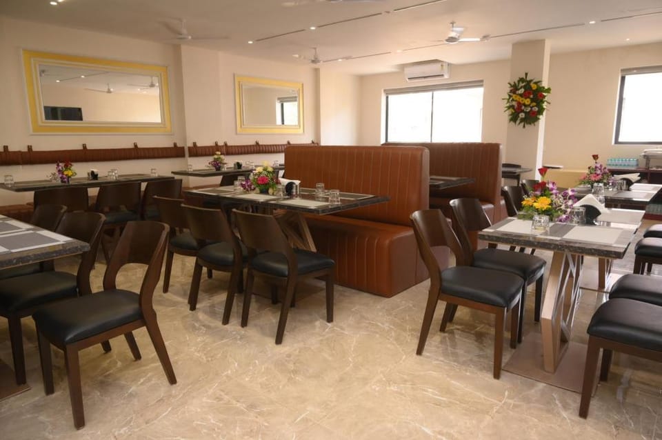 Zip By Spree Hotels Neelam Nakshatra Hotel in Maharashtra