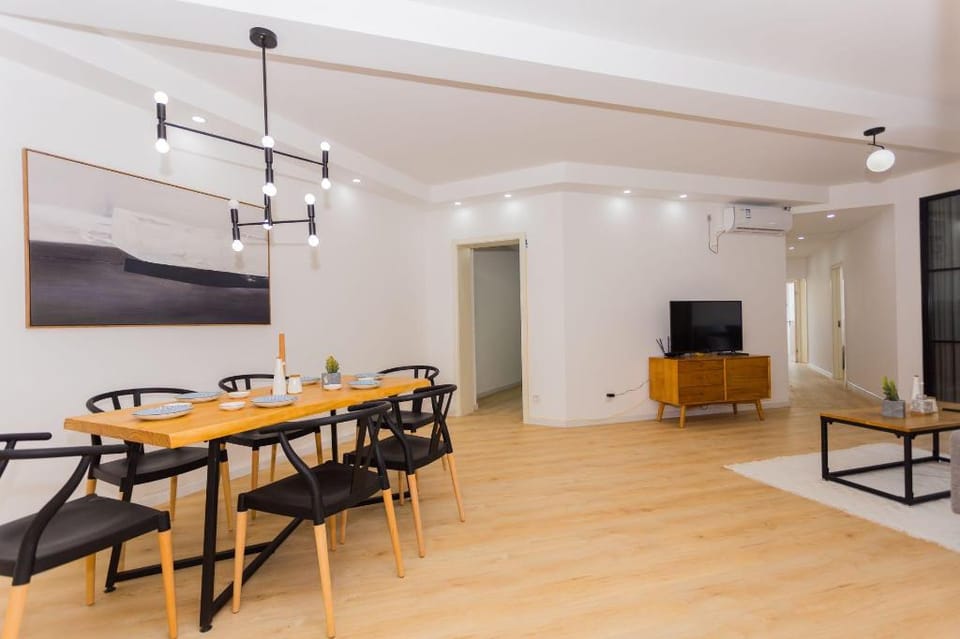 CityHome-4BRs,Nanjing Rd,People's Square,The Bund Apartment in Shanghai