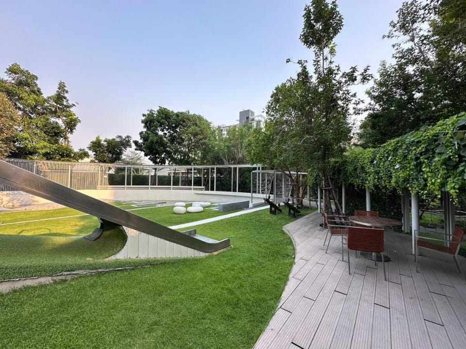Luxury condo - BTS Punnawithi - Pool, Gym, Sauna Apartment in Bangkok