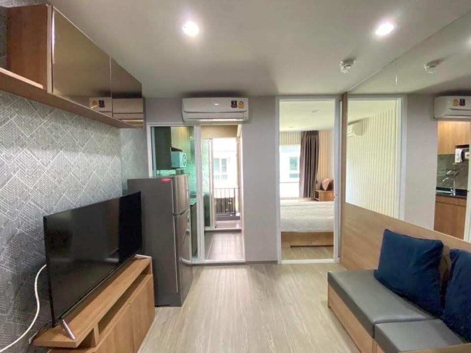Modern Condo - BTS Bang Chak - Pool, Gym, Wi-Fi Apartment in Bangkok