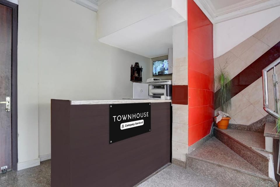 Townhouse Johri Enclave Metro Station Formerly Second Home Hotel in Delhi
