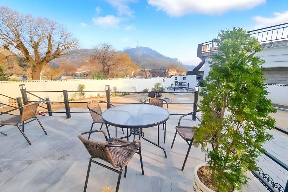 Ulsan You and Dodong Gil Dokchae Pension Bed and Breakfast in South Korea