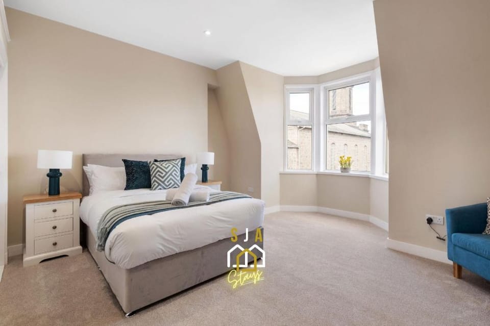 Church Street Residence - SJA Stays - 3 Bed Apartment Hotel in Aberdeen