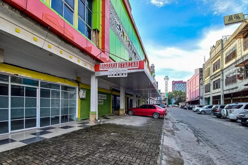 RedDoorz Hotel Baaraka near Living World Hotel in West Sumatra, Indonesia