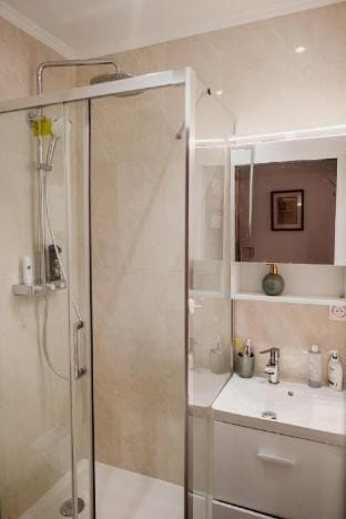 Cozy studio with lake view & Enghien Casino center Vacation rental in Santorini