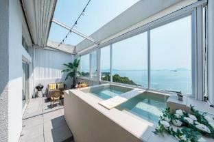 Yeosu Ekklesia Pool Villa N Jacuzzi Bed and Breakfast in South Korea