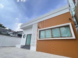 นวมินทร์ 76 พูลวิลล่า-Nawamin 76 Pool Villa Vacation rental in Bangkok